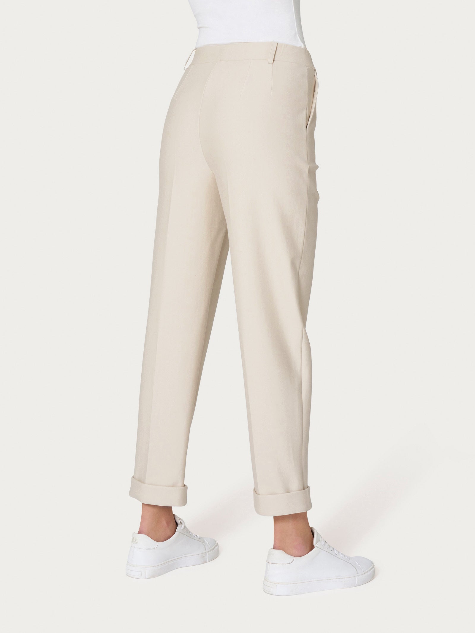 Pantalone a carota RAGNO con tasche in Compact Light - Champignon